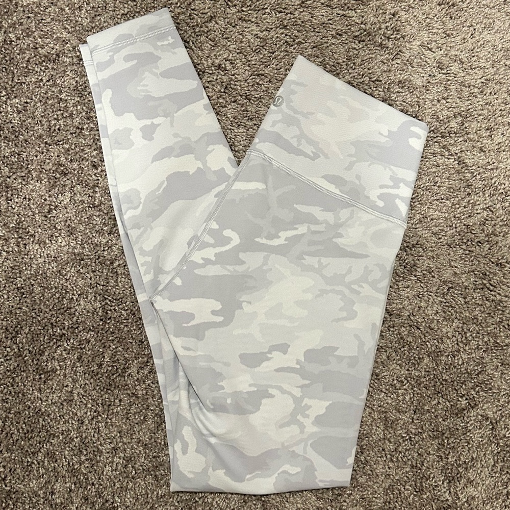 Lululemon Women’s Wunder Train 28” Luxtreme Leggings